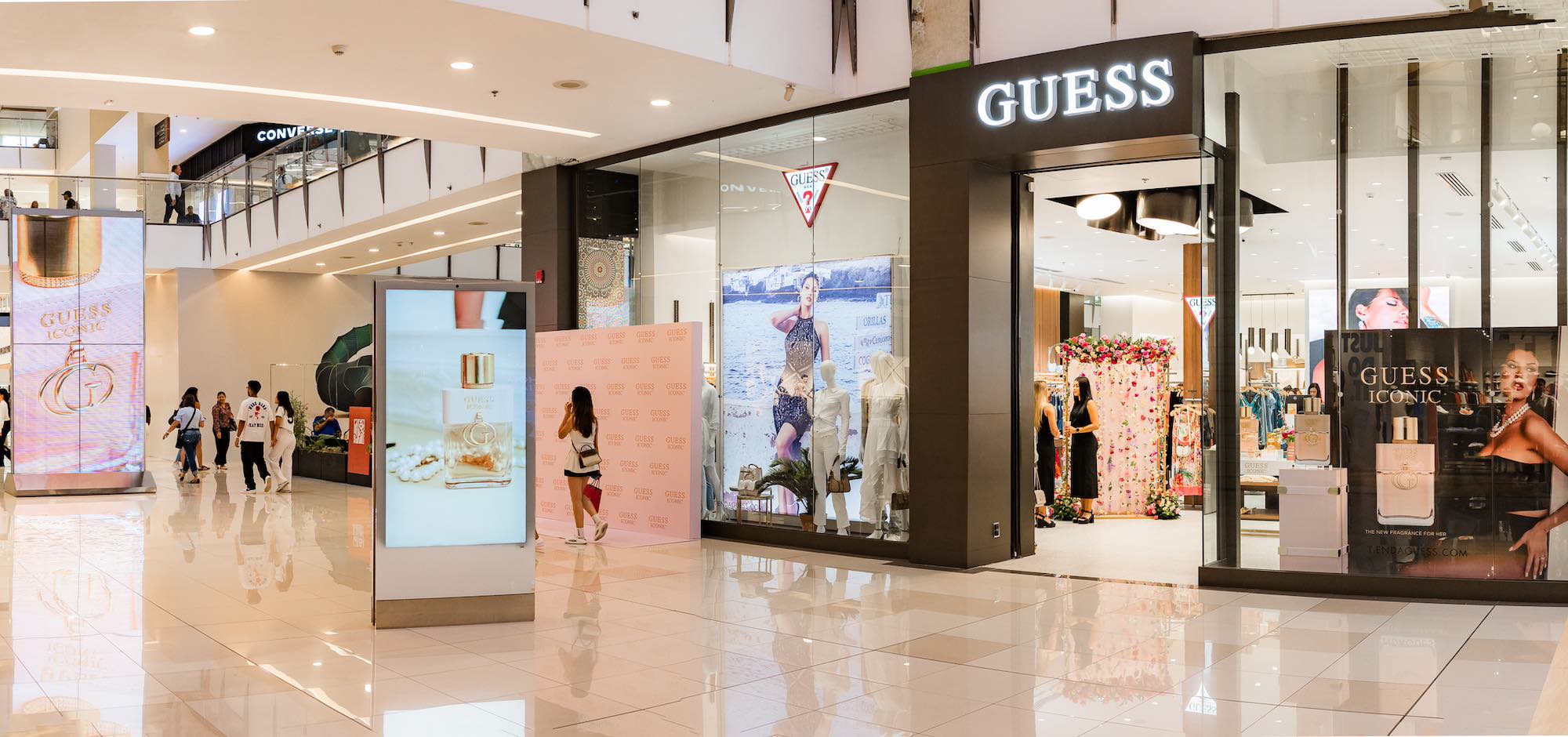 GUESS?, inc. Lanza GUESS ICONIC fragancia femenina