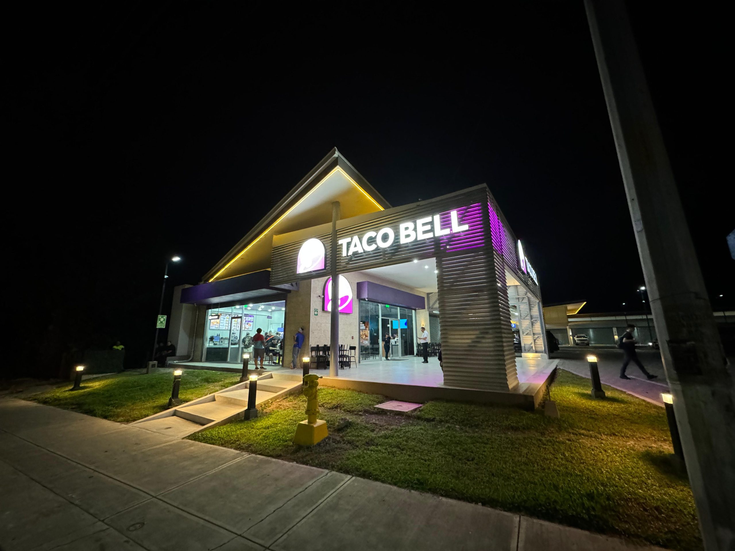 Taco Bell expande la presencia en Costa Rica con la apertura de su primer restaurante en Puntarenas