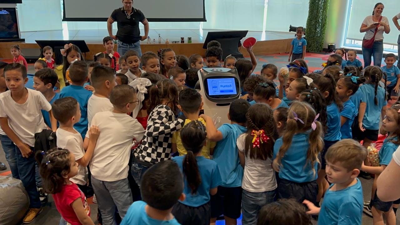 AFZ celebra el Día de la Niñez con innovación, diversión y robótica