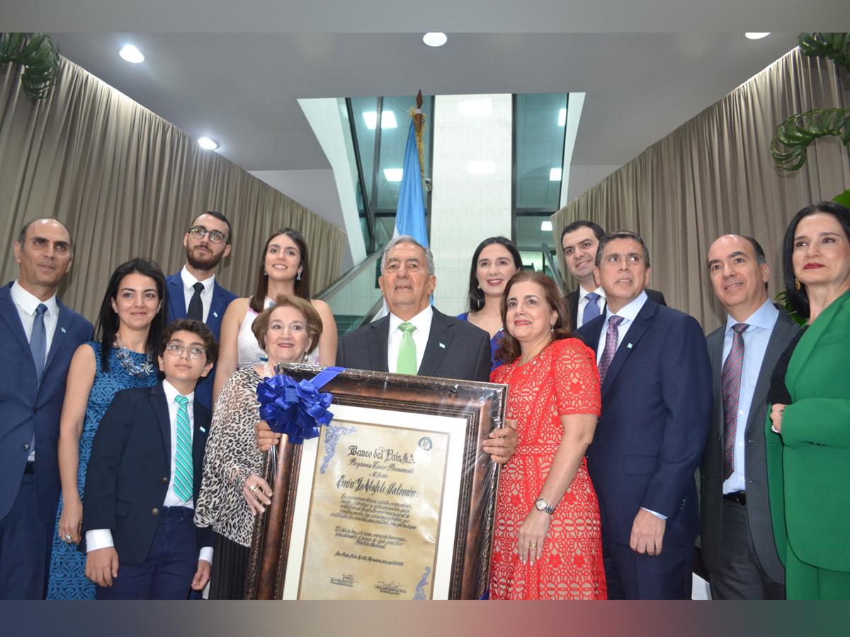 Banpaís galardona a Emín Abufele como Abanderado 2024 del Programa Cívico Permanente