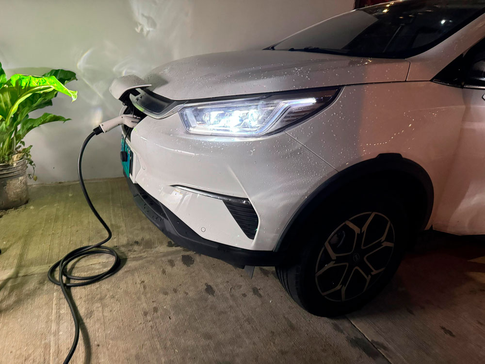 Si va a comprar un vehículo eléctrico siga algunas recomendaciones para cargarlo en casa