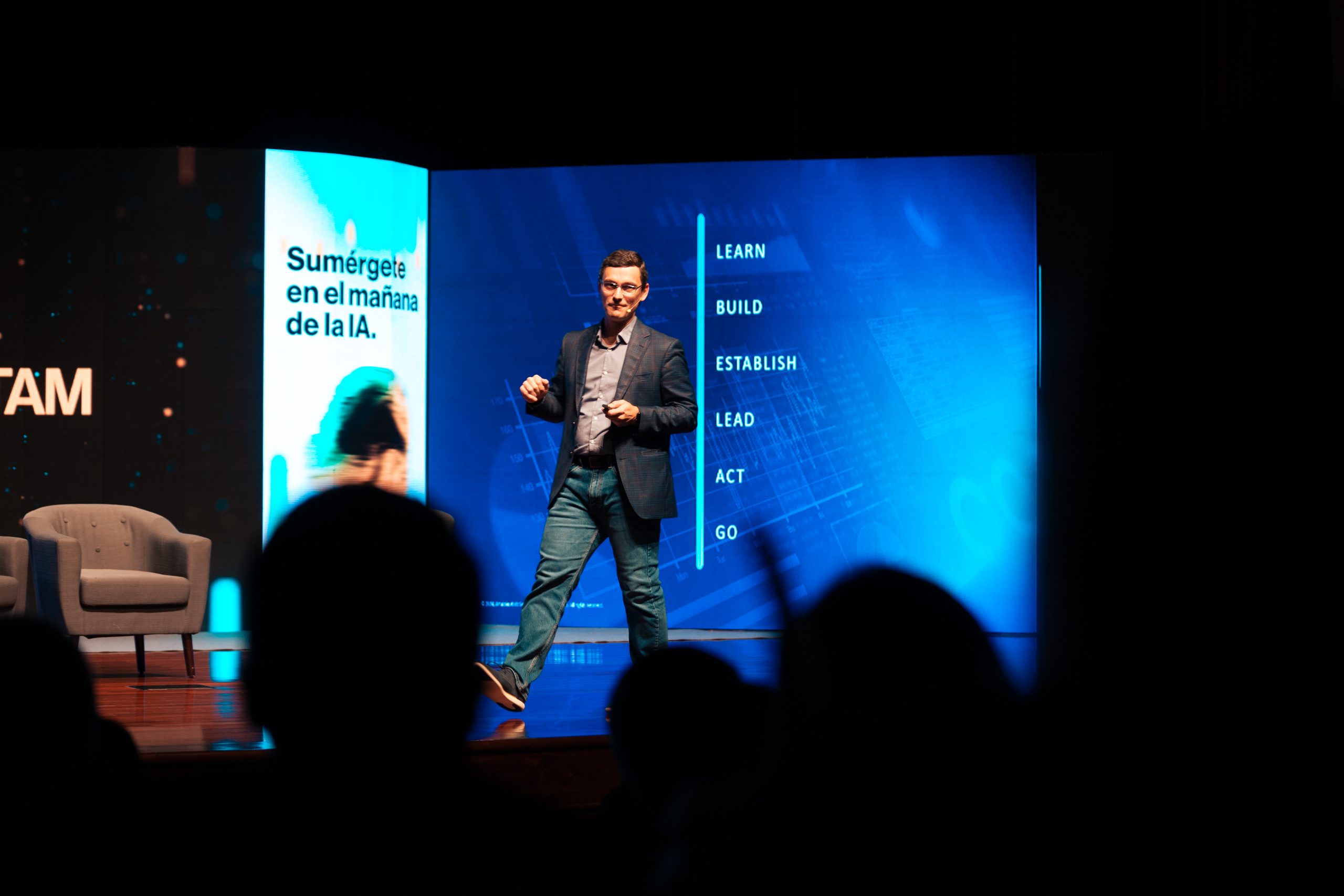 EmTech Digital Latam 2024: Inteligencia Artificial y su impacto en los negocios y la educación en Guatemala