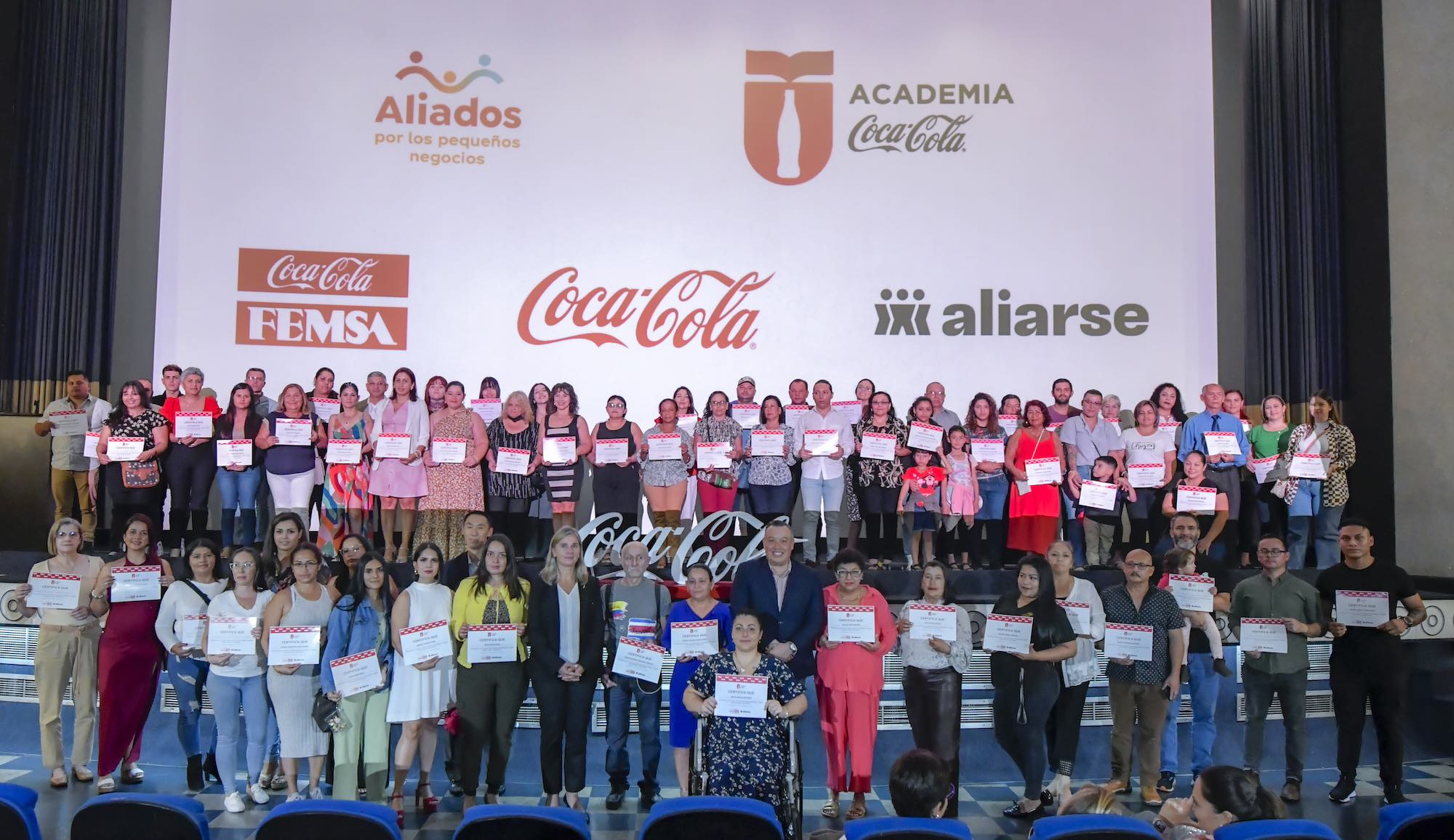Cerca de 1000 pequeños comerciantes adquieren nuevas habilidades gracias a iniciativa Academia Coca-Cola