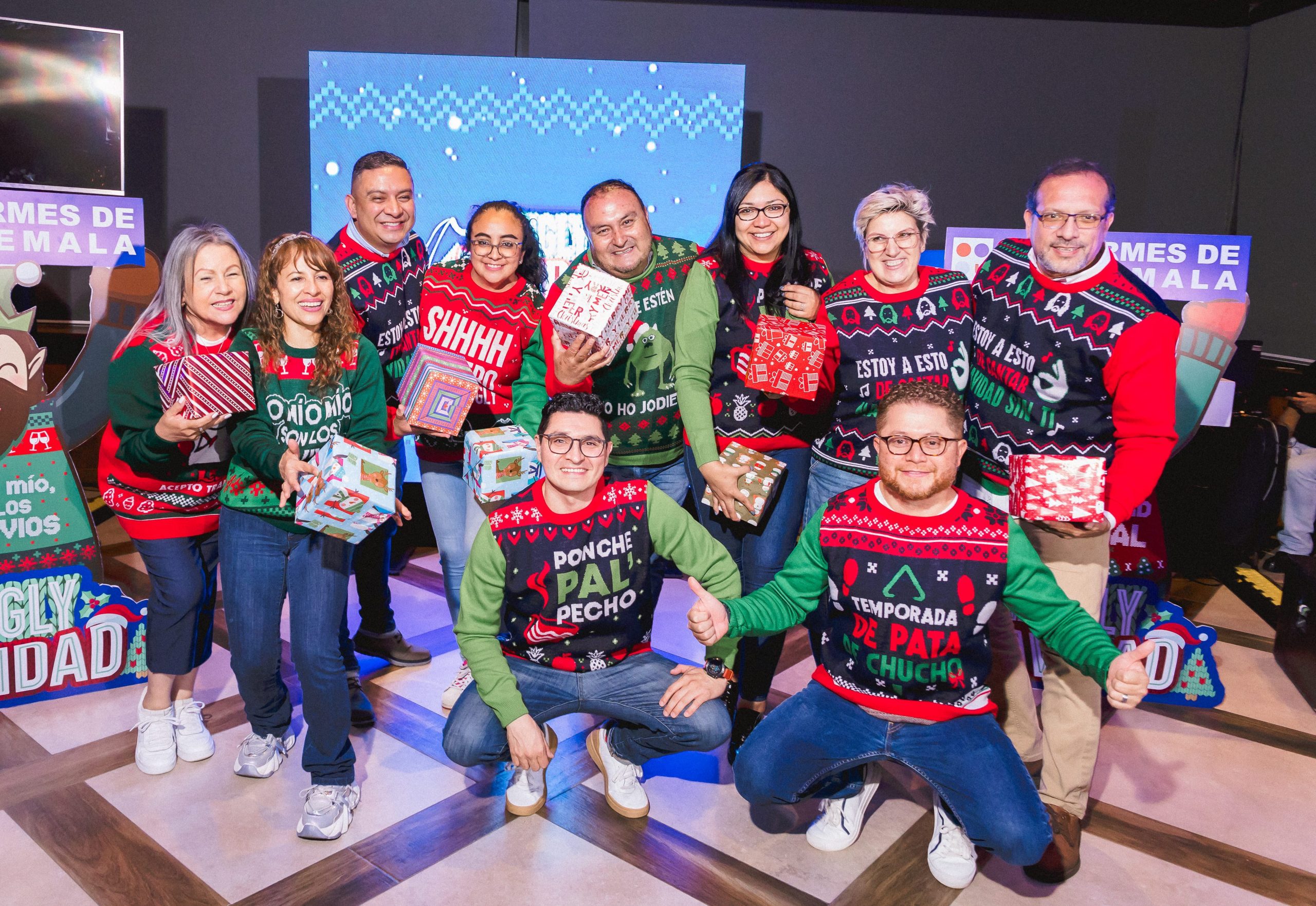 Uniformes de Guatemala transforma la tradición navideña con su colección de “Ugly Sweaters” 2024