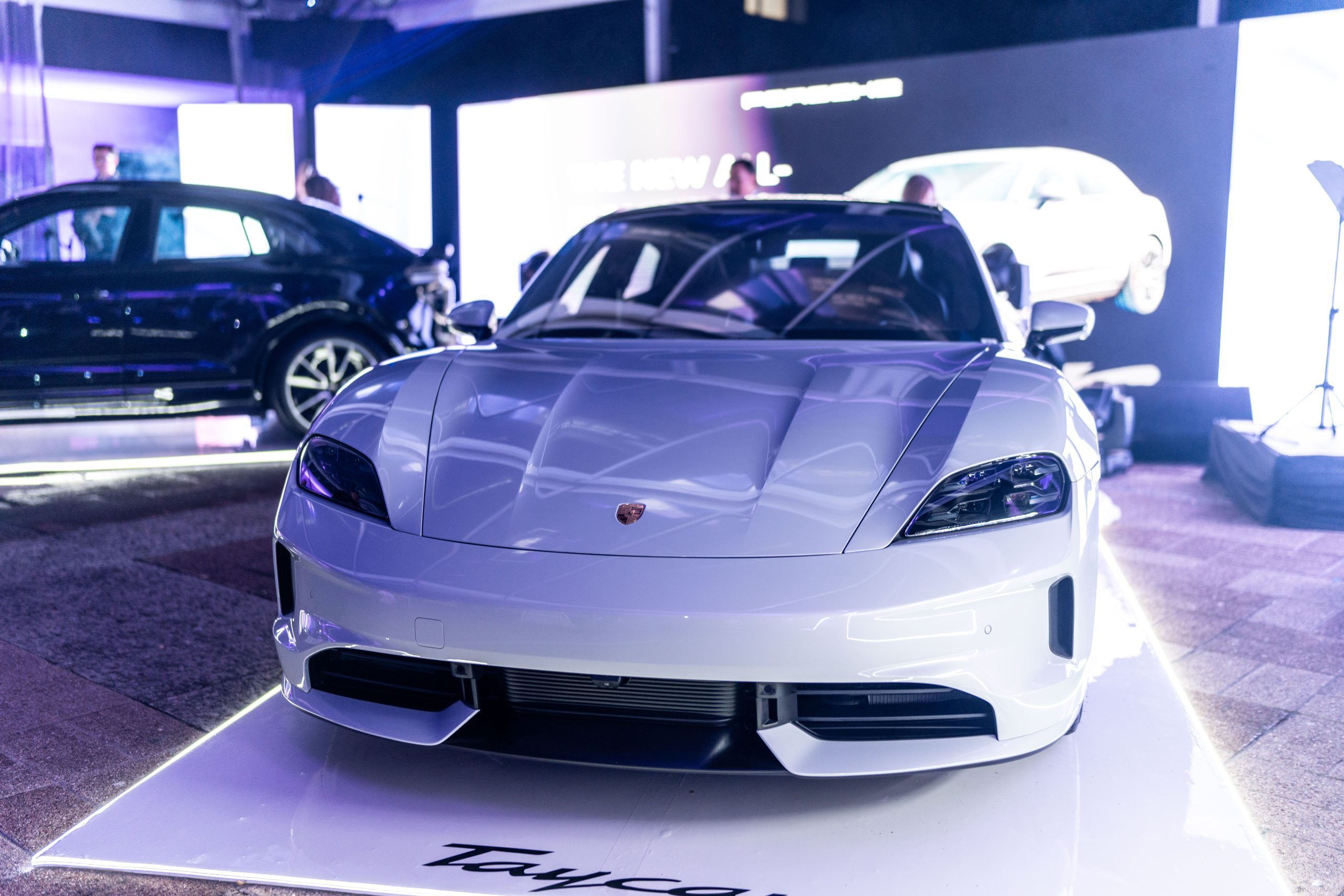 El Salvador da la bienvenida al Porsche Macan Electric y la última versión del Taycan