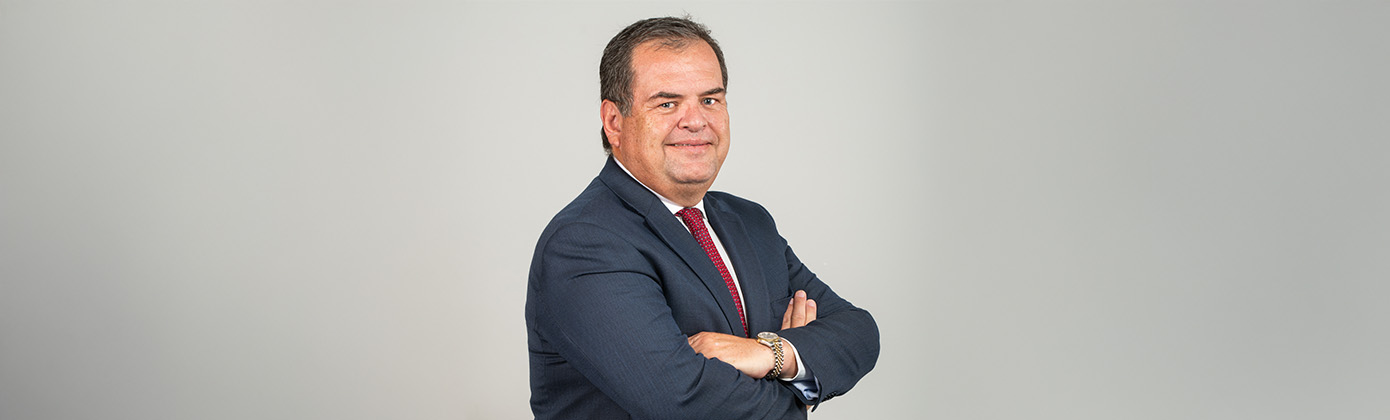 Un líder forjado en el ámbito financiero y familiar