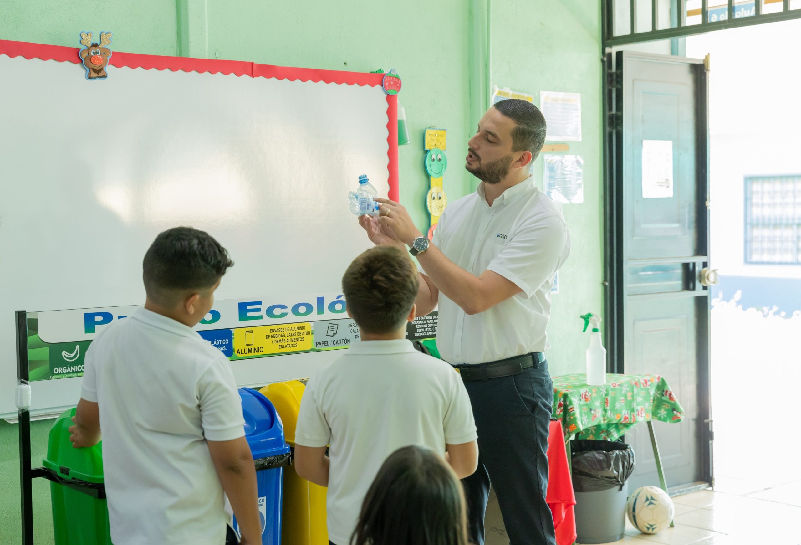375 estudiantes se capacitan en gestión integral de residuos y protección de la fauna silvestre