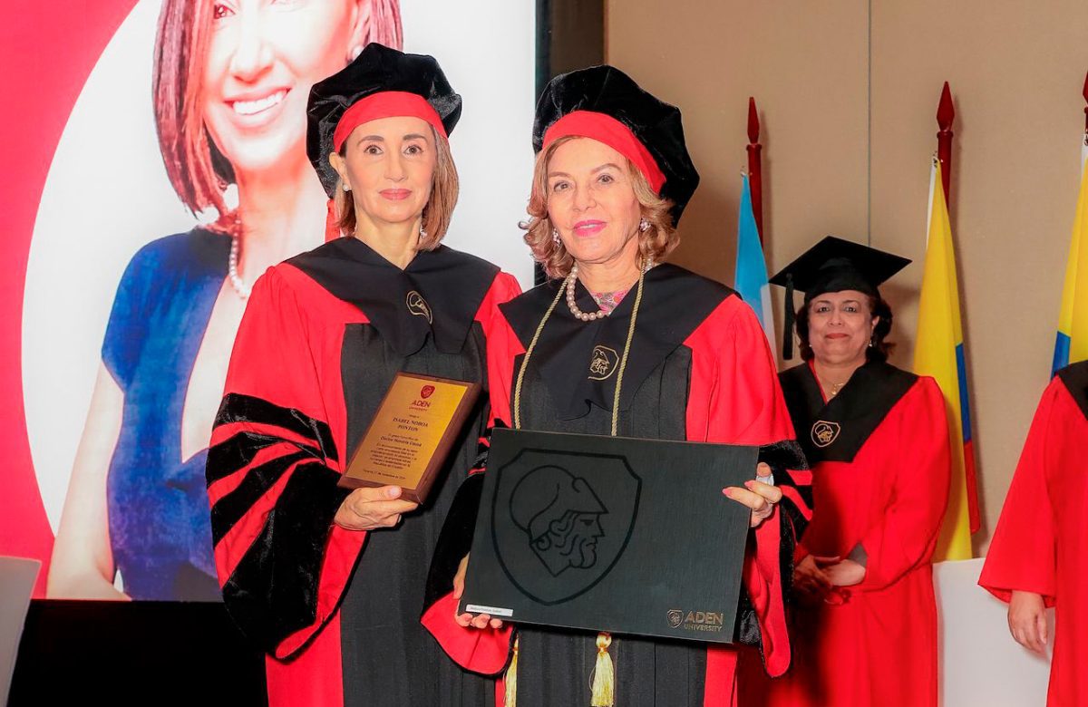 Isabel Noboa recibe doctorado de ADEN