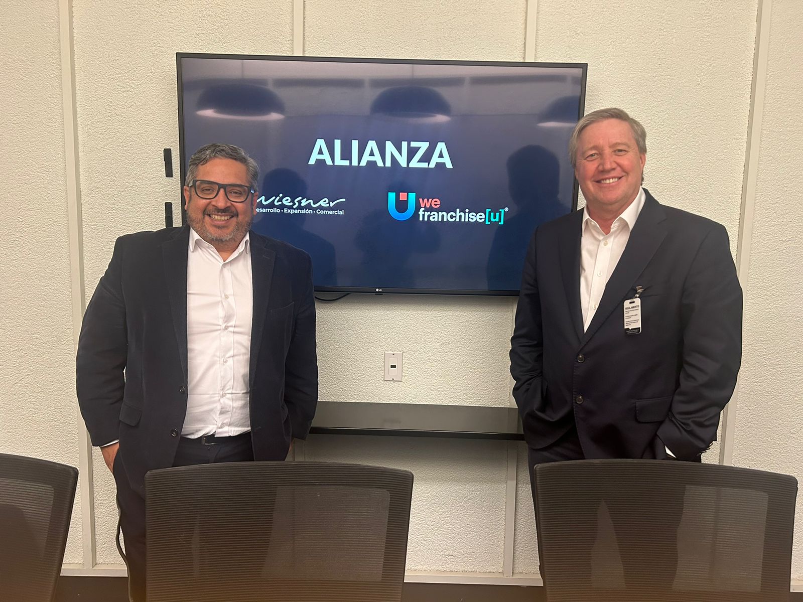 WefranchiseU y Wisner Desarrolladora Comercial Retail anuncian alianza estratégica para fortalecer el sector retail