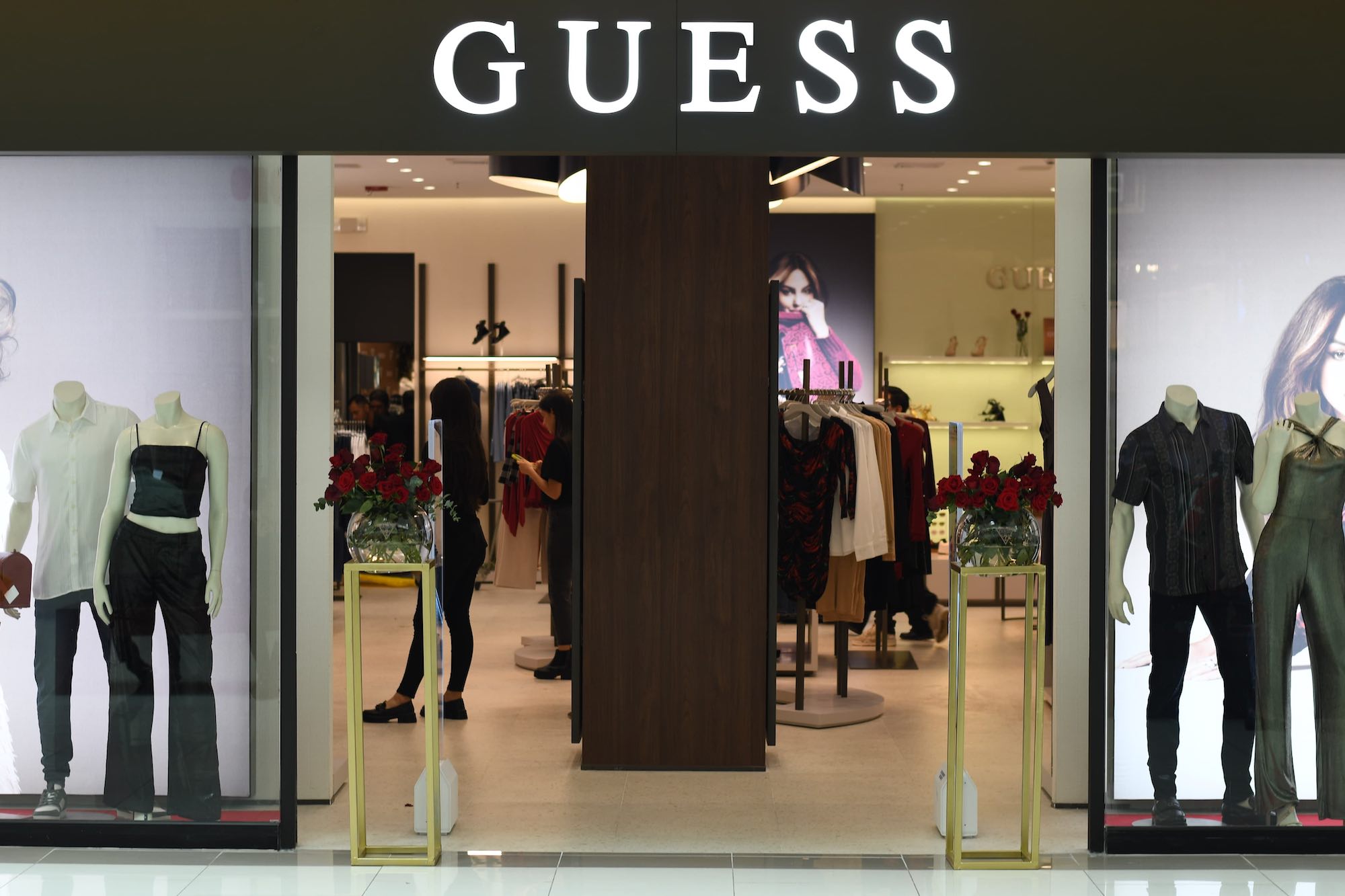 Guess estrena tienda y colección en centro comercial costarricense