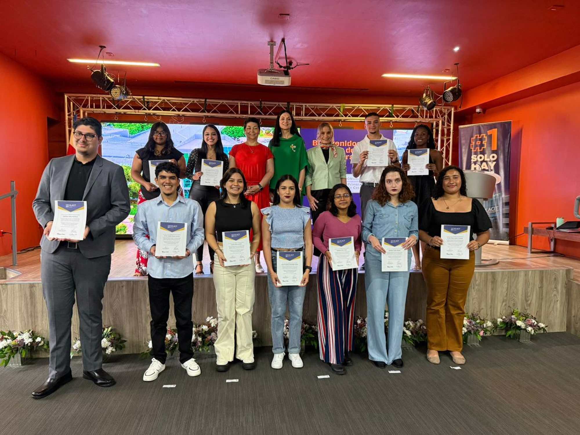 Becas Cattleya 2025 transforma la vida de jóvenes costarricenses