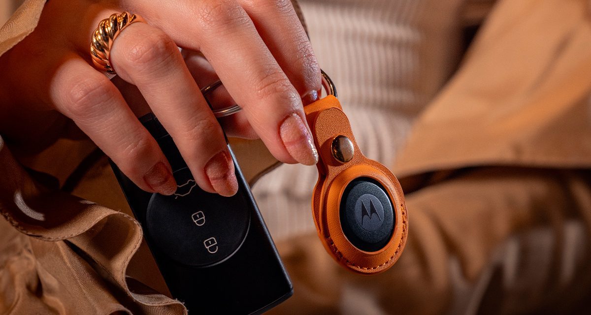 Cómo configurar moto tag, el accesorio para encontrar sus pertenencias y sacar fotos a distancia