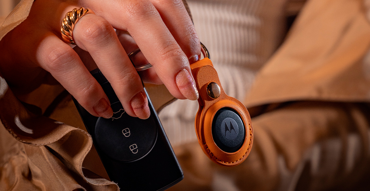 Cómo configurar moto tag, el accesorio para encontrar sus pertenencias y sacar fotos a distancia