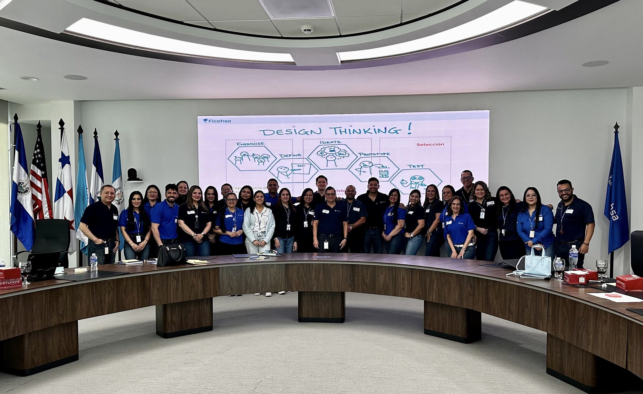 Gerentes de Agencias de Grupo Ficohsa realizan un Design Thinking enfocado en la experiencia del cliente