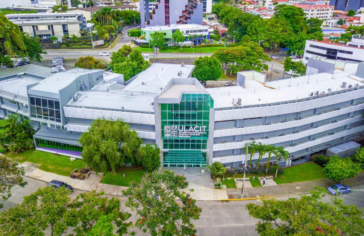 ULACIT celebra el Día del Libro con más de 269 000 títulos