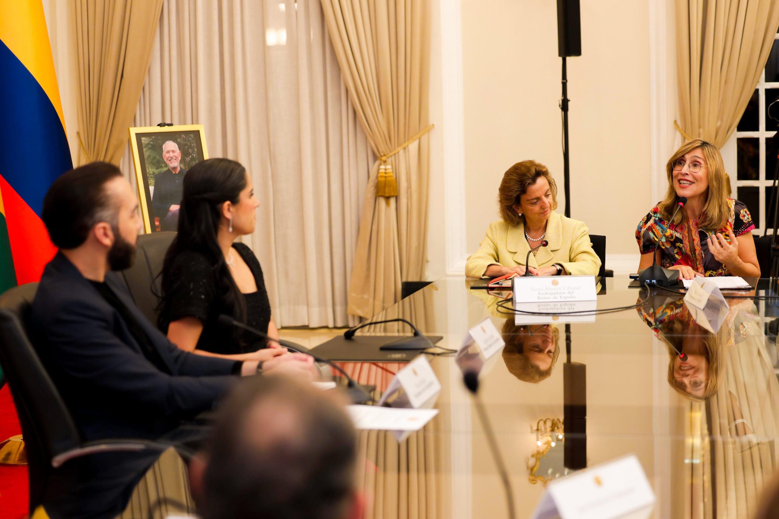 El Presidente Bukele se reúne con empresarios de CEAPI interesados en invertir en El Salvador