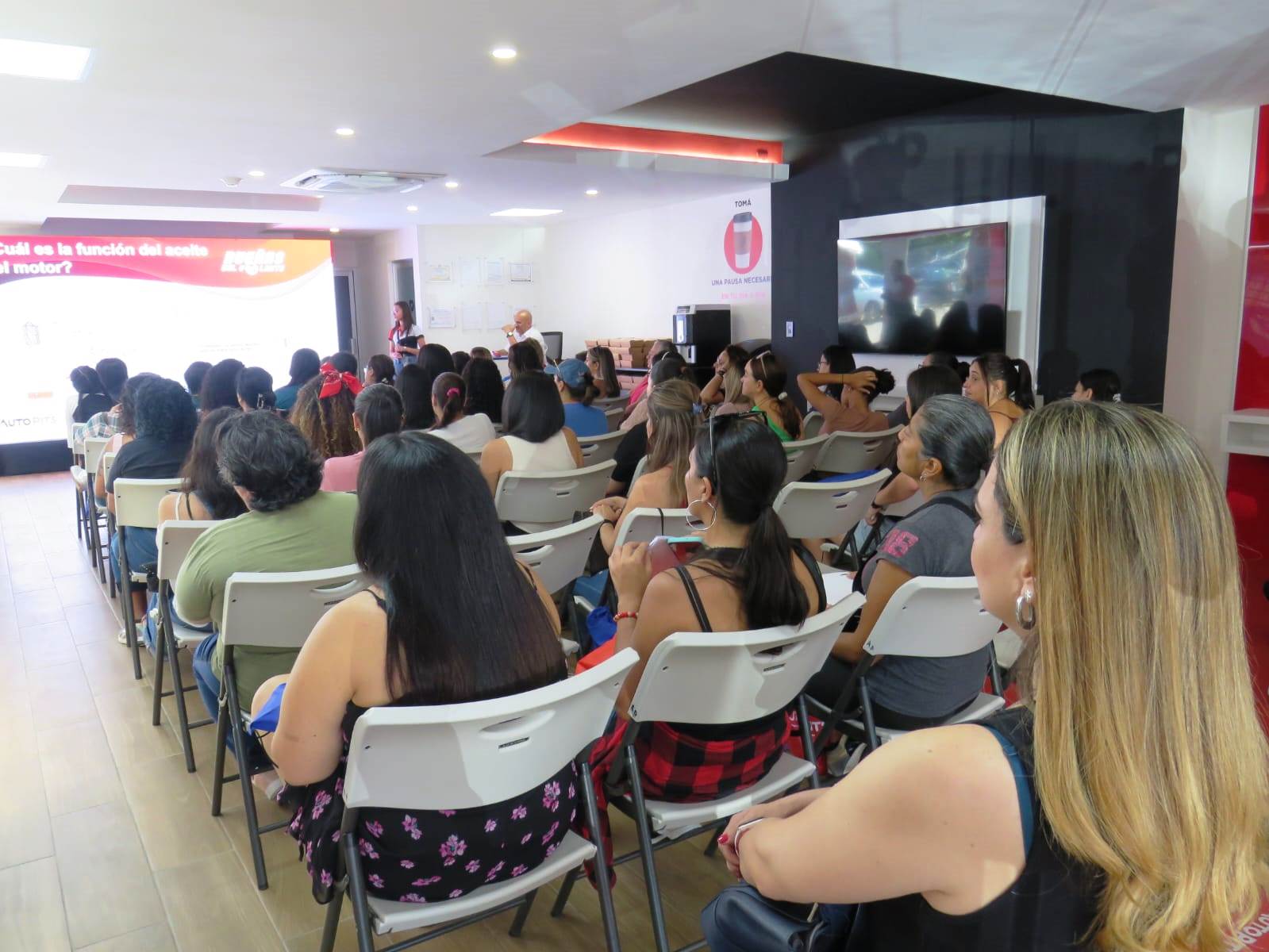Mujeres aprenderán sobre mecánica básica en taller gratuito