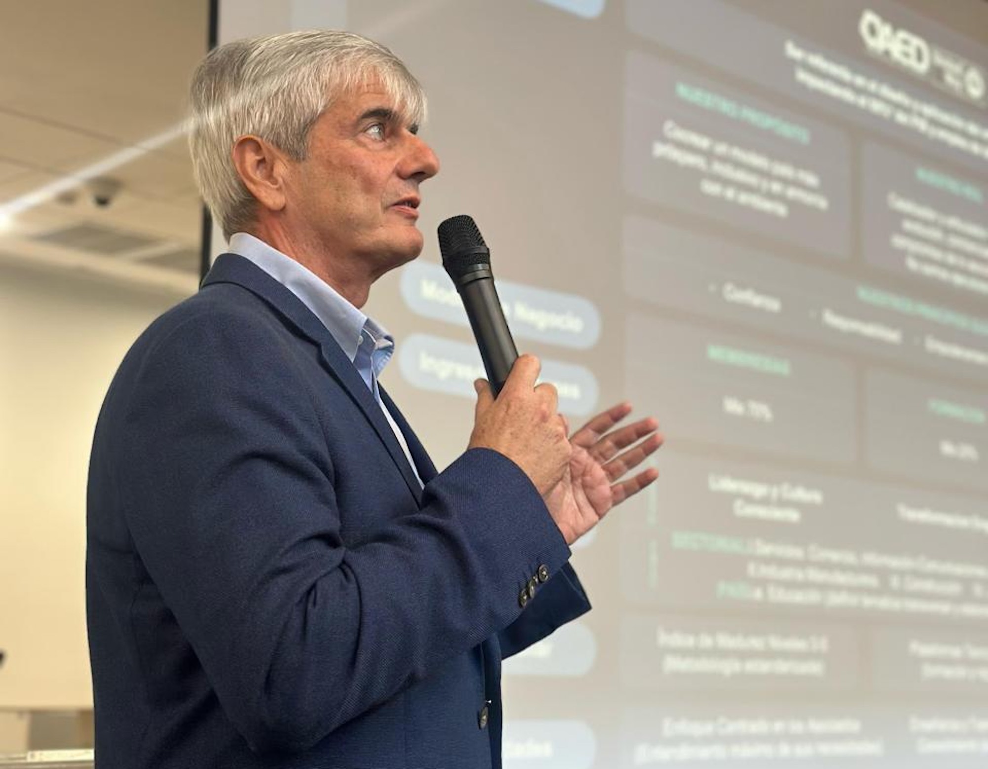 Ramón Mendiola asume la presidencia de la Junta Directiva de AED