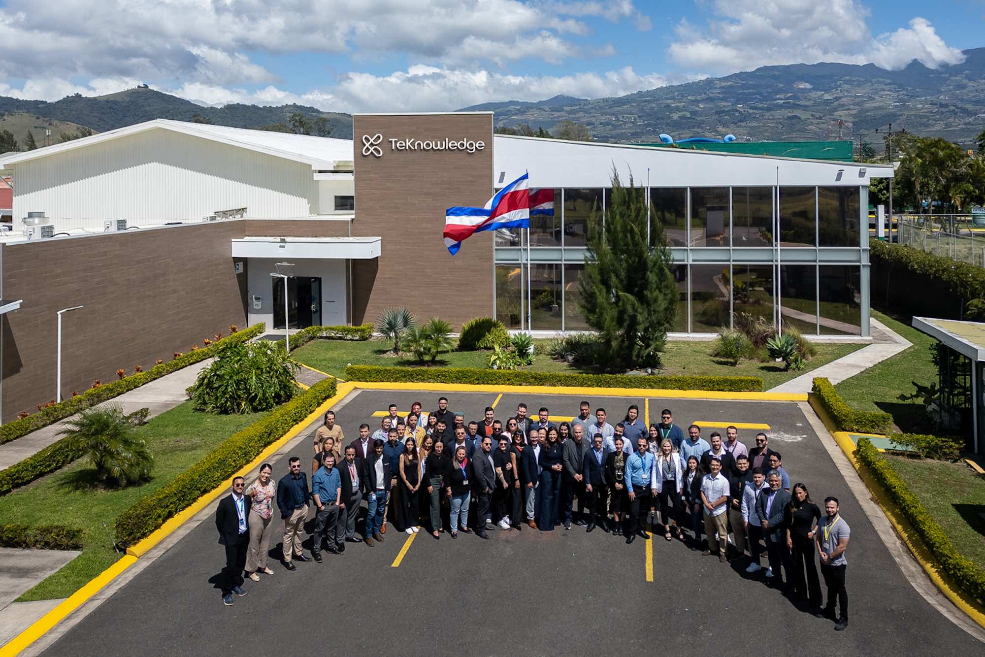 TeKnowledge lanza nuevos servicios de tecnología con enfoque AI-First para acelerar la transformación empresarial