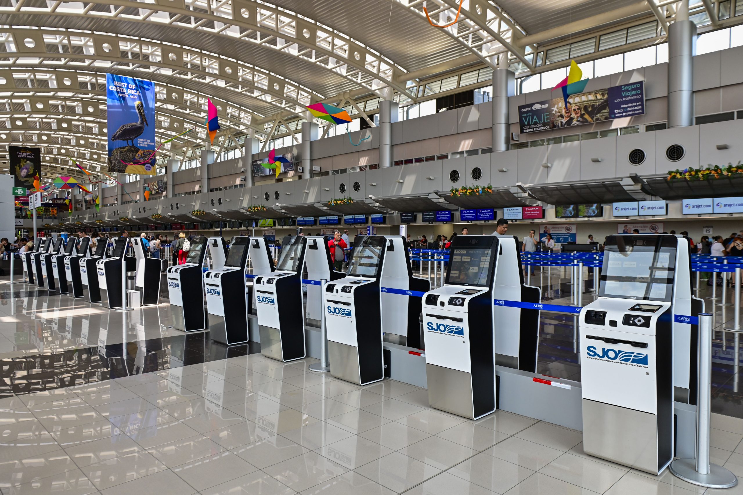 ¿Va a salir de Costa Rica en Semana Santa? Siga estas recomendaciones en su paso por el Aeropuerto Juan Santamaría