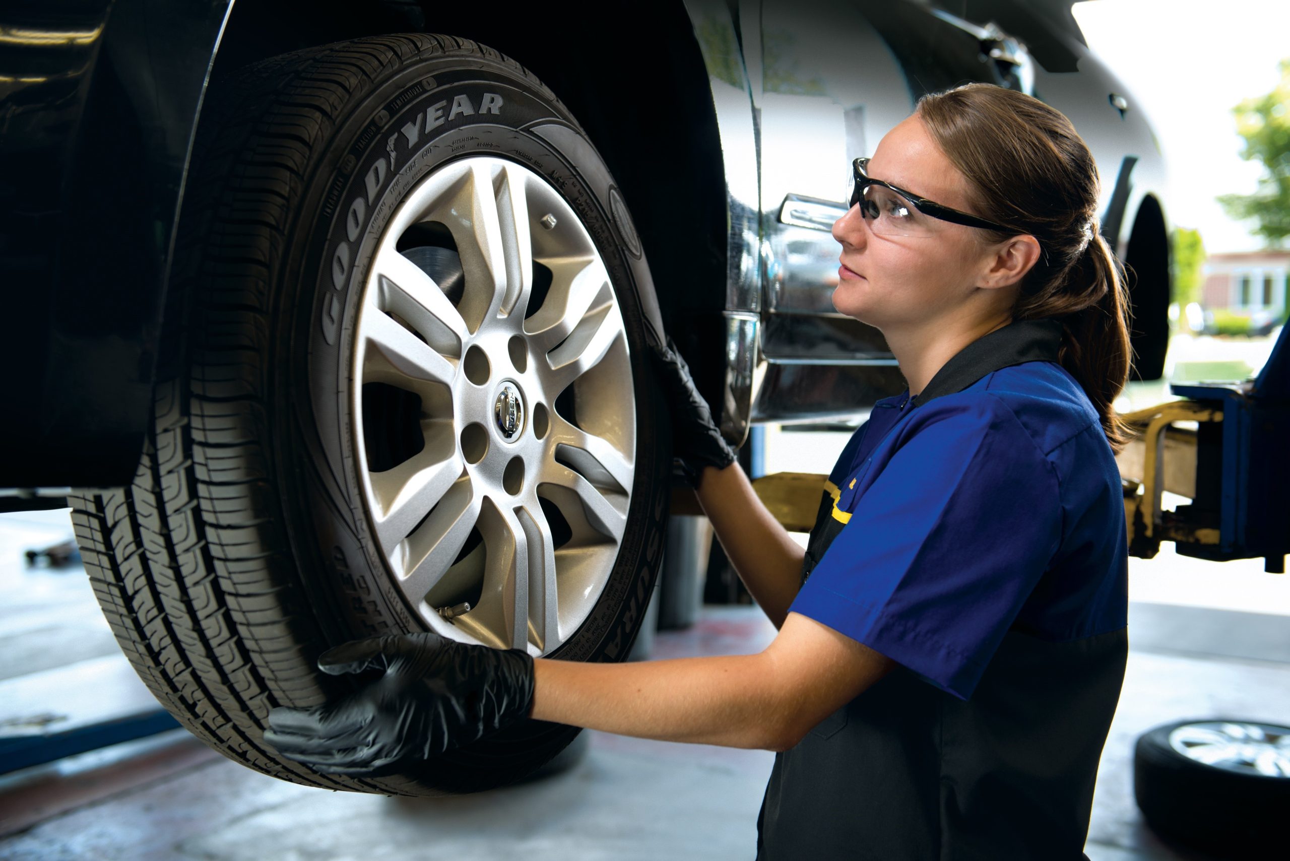 ¿Por qué elegir llantas premium para nuestro carro?