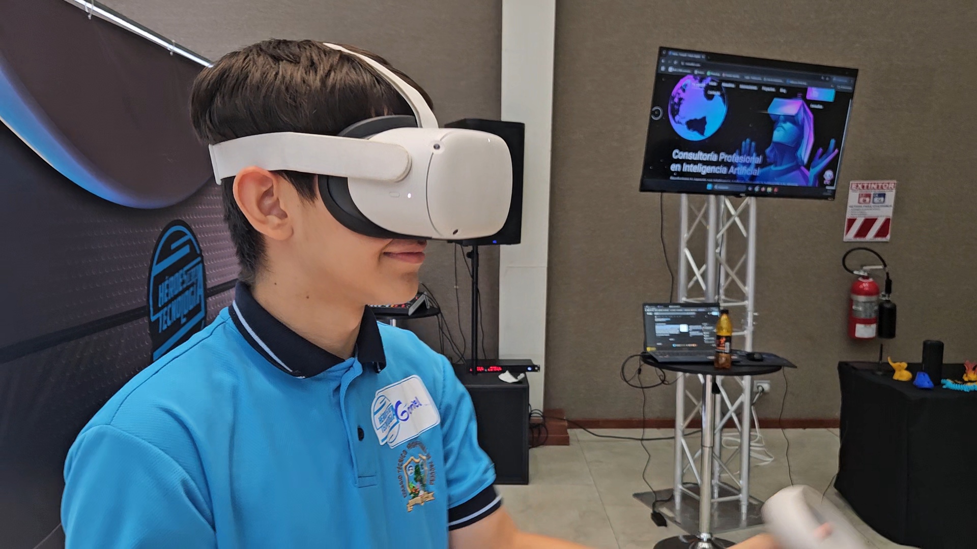 Más de 300 estudiantes de Guanacaste se capacitan en inteligencia artificial, realidad virtual, robótica y drones