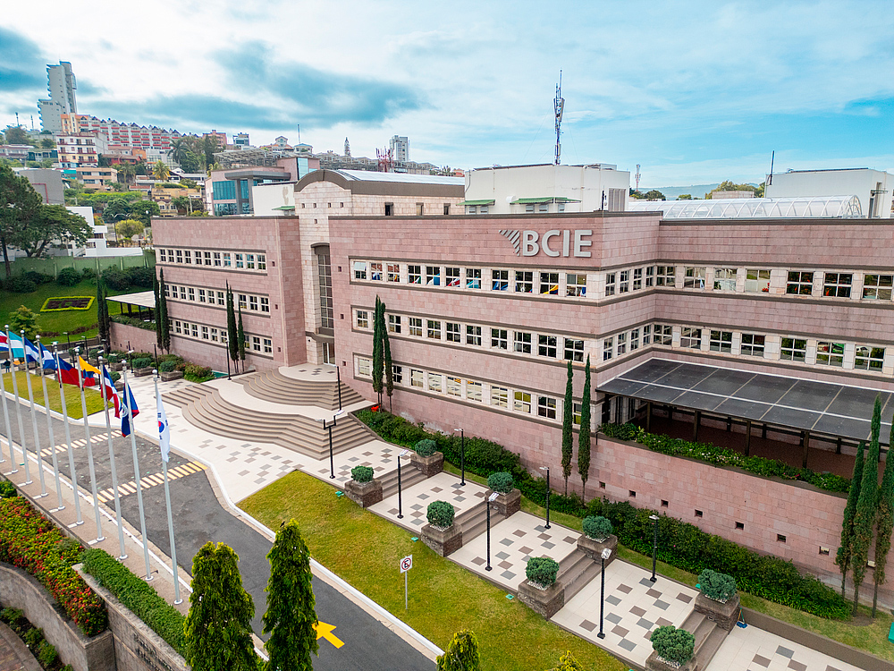 BCIE, CAF y el BDC firman los primeros acuerdos de intercambio por US$1.150 millones