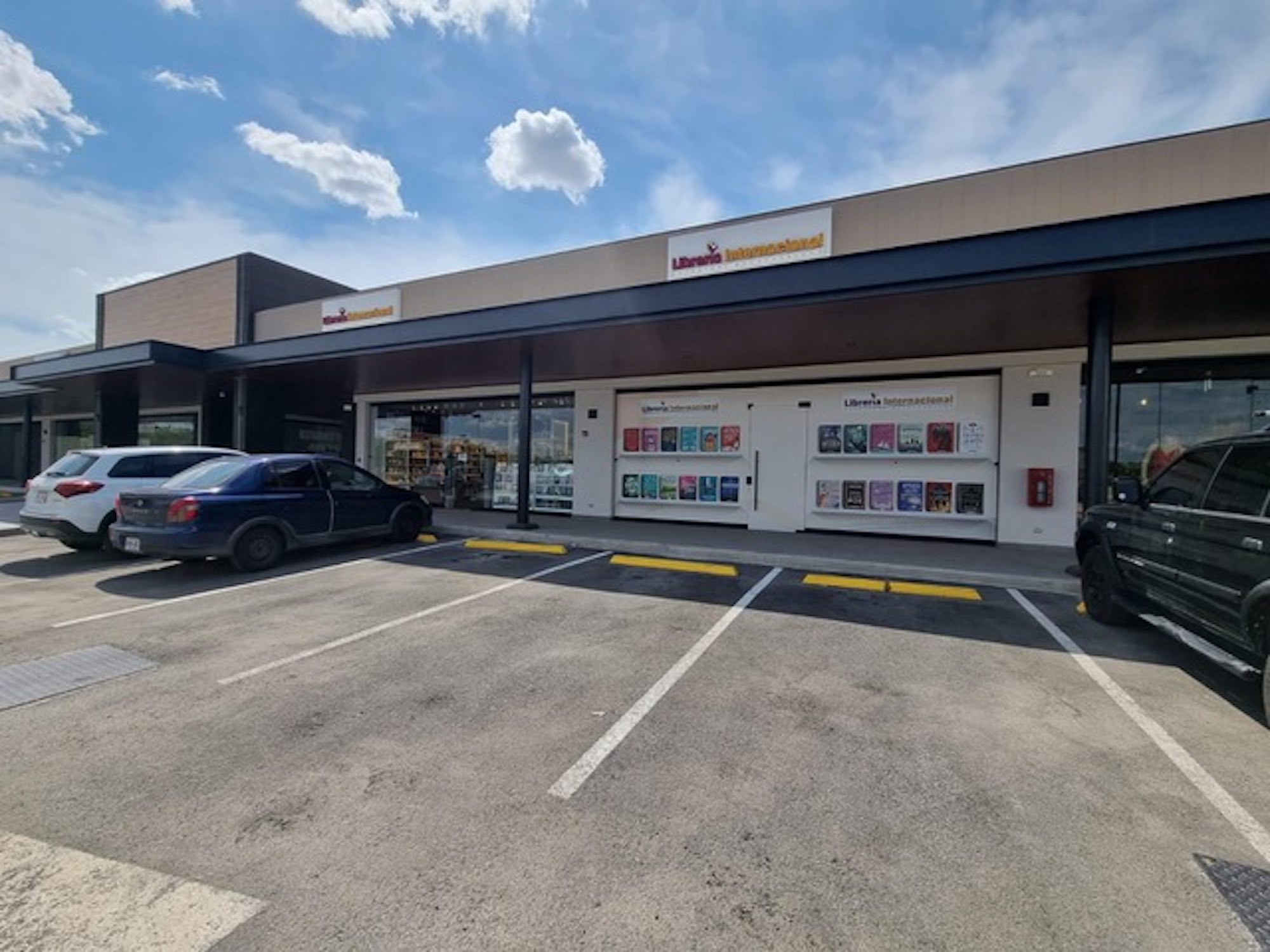 Librería Internacional abre sus puertas en Liberia