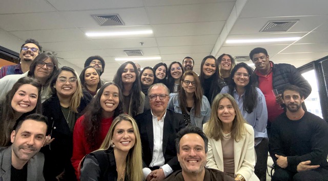 ATREVIA compra la agencia XCOM en Brasil