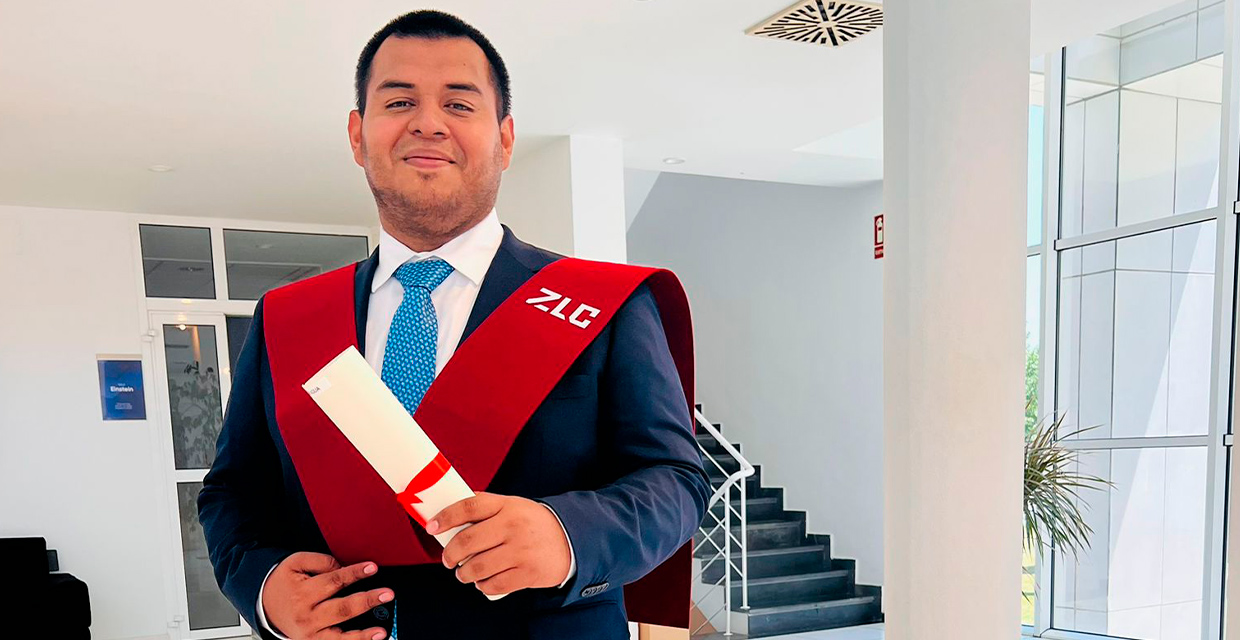 Vida y Éxito felicita a Carlos Alberto Nicaragua López por su Máster en Dirección de Supply Chain