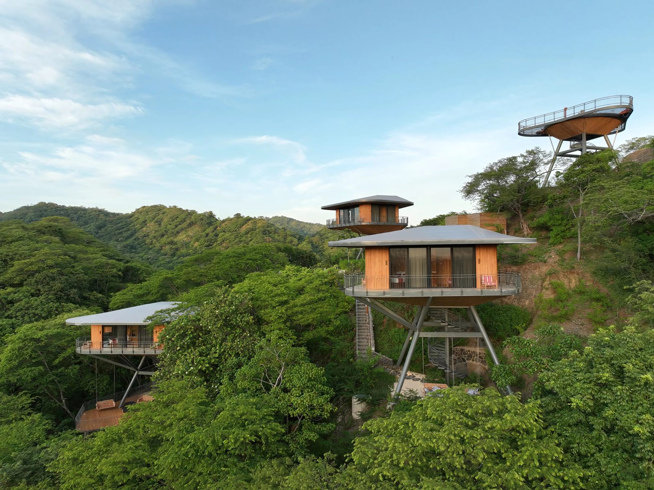 Suitree Experience Hotel destaca por su lujo sostenible en las copas del bosque guanacasteco