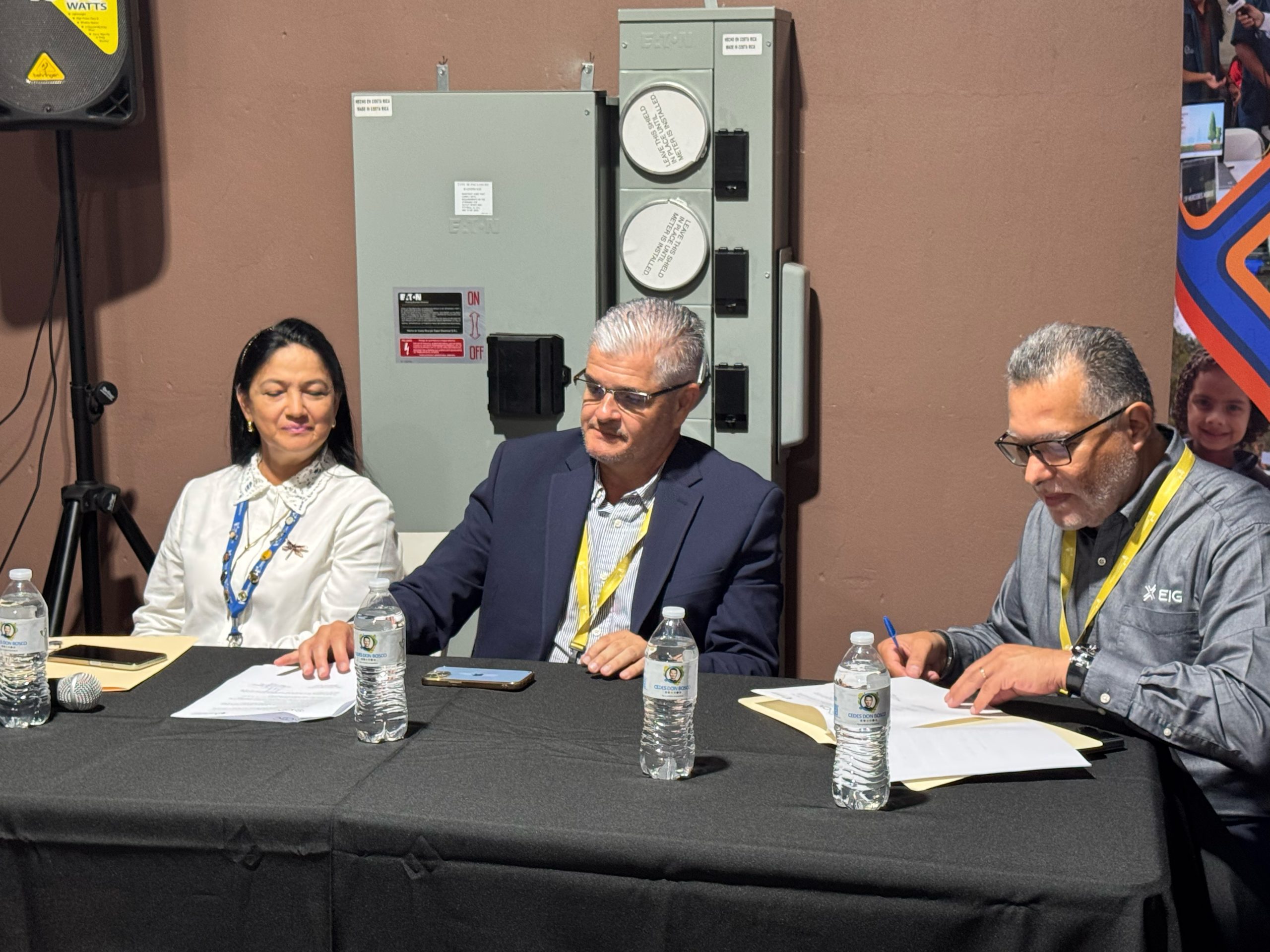 Estudiantes de CEDES Don Bosco estrenan moderno laboratorio que transformará su aprendizaje