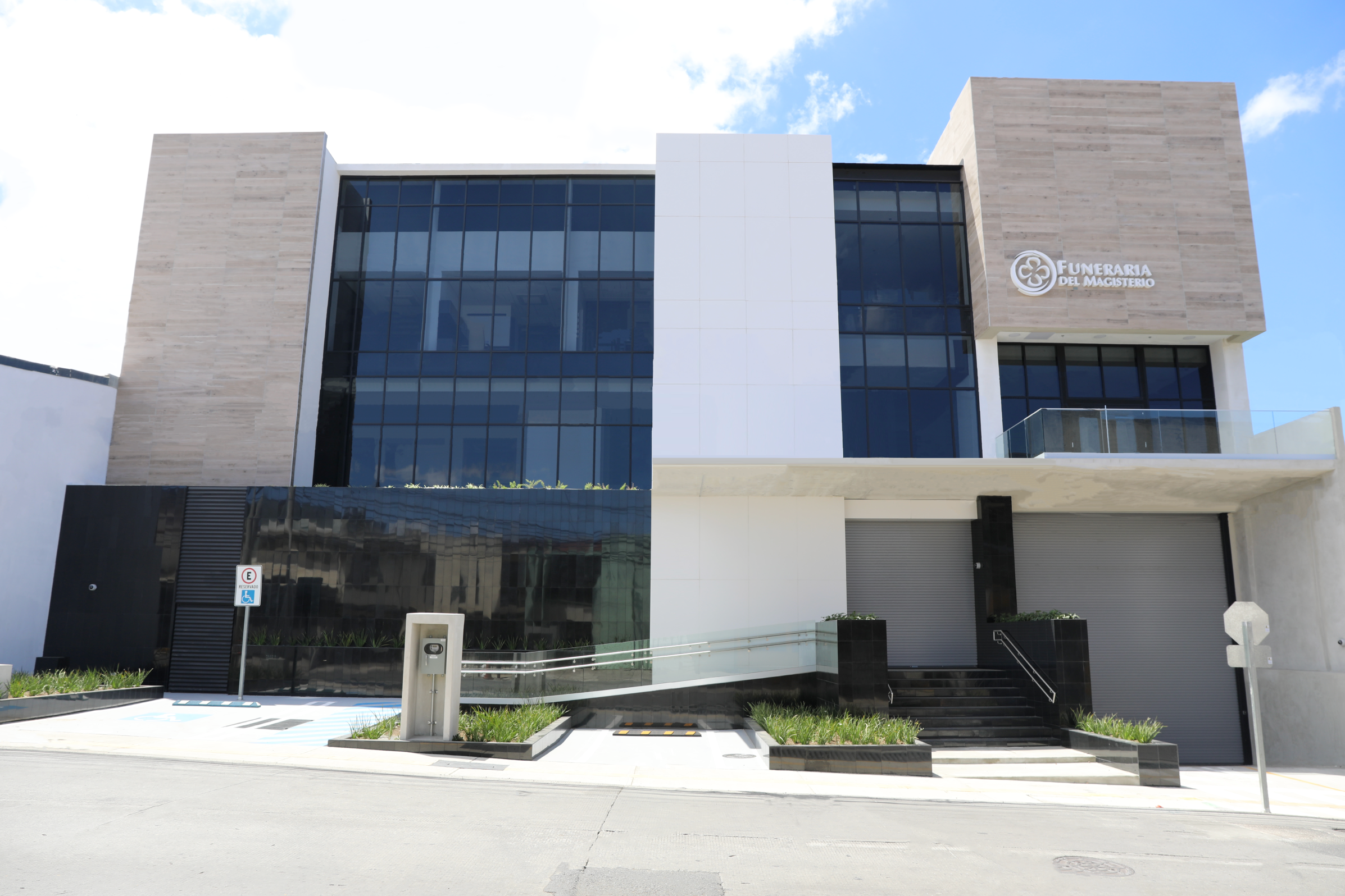 Cuarenta años transformando vidas: la Corporación del Magisterio celebra su legado de solidaridad y servicio”