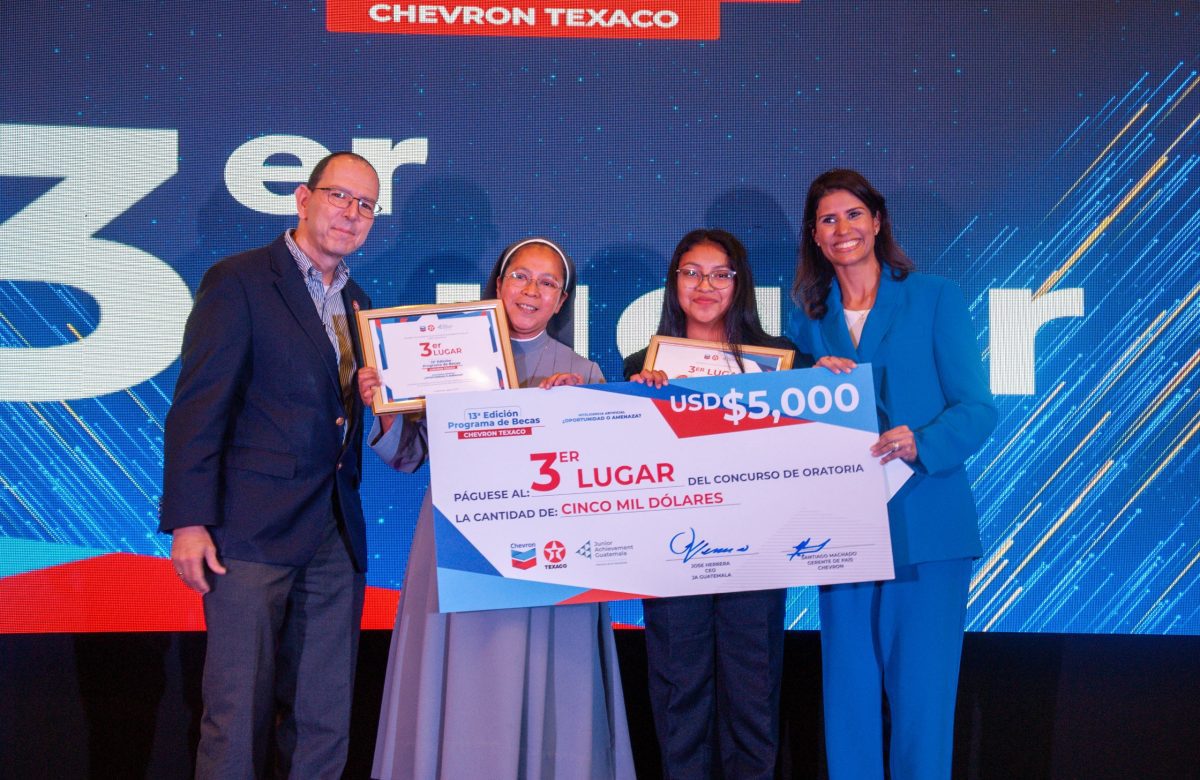 Más de US$34.000 en becas universitarias son otorgadas a jóvenes talentosos en la final del Concurso de Oratoria Texaco – JAG