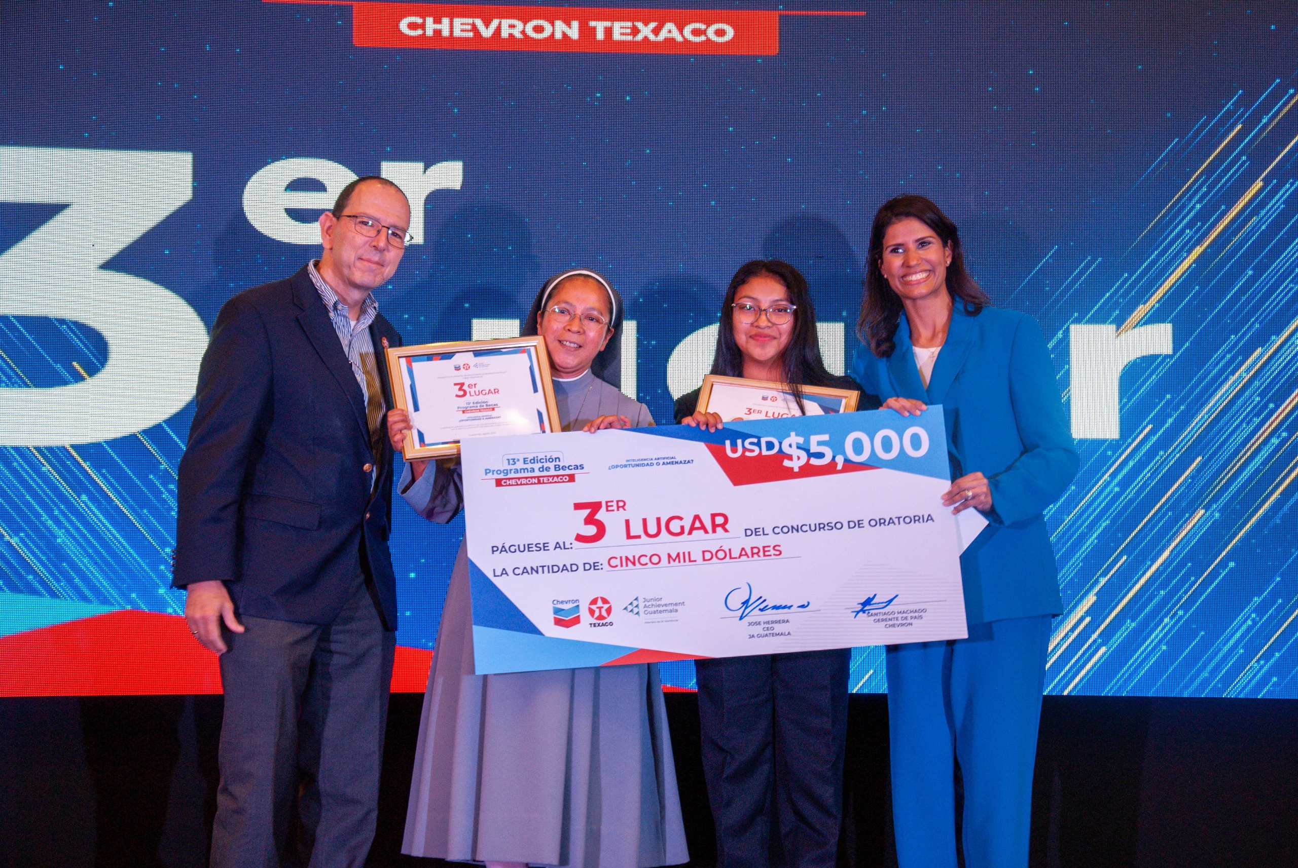 Más de US$34.000 en becas universitarias son otorgadas a jóvenes talentosos en la final del Concurso de Oratoria Texaco – JAG