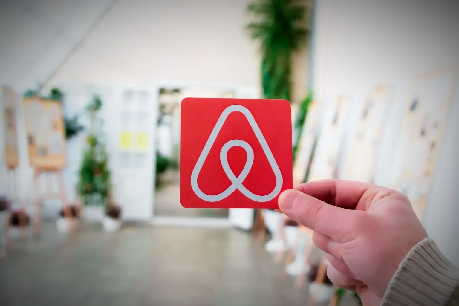 Retos en el turismo global ponen en aprietos a Airbnb