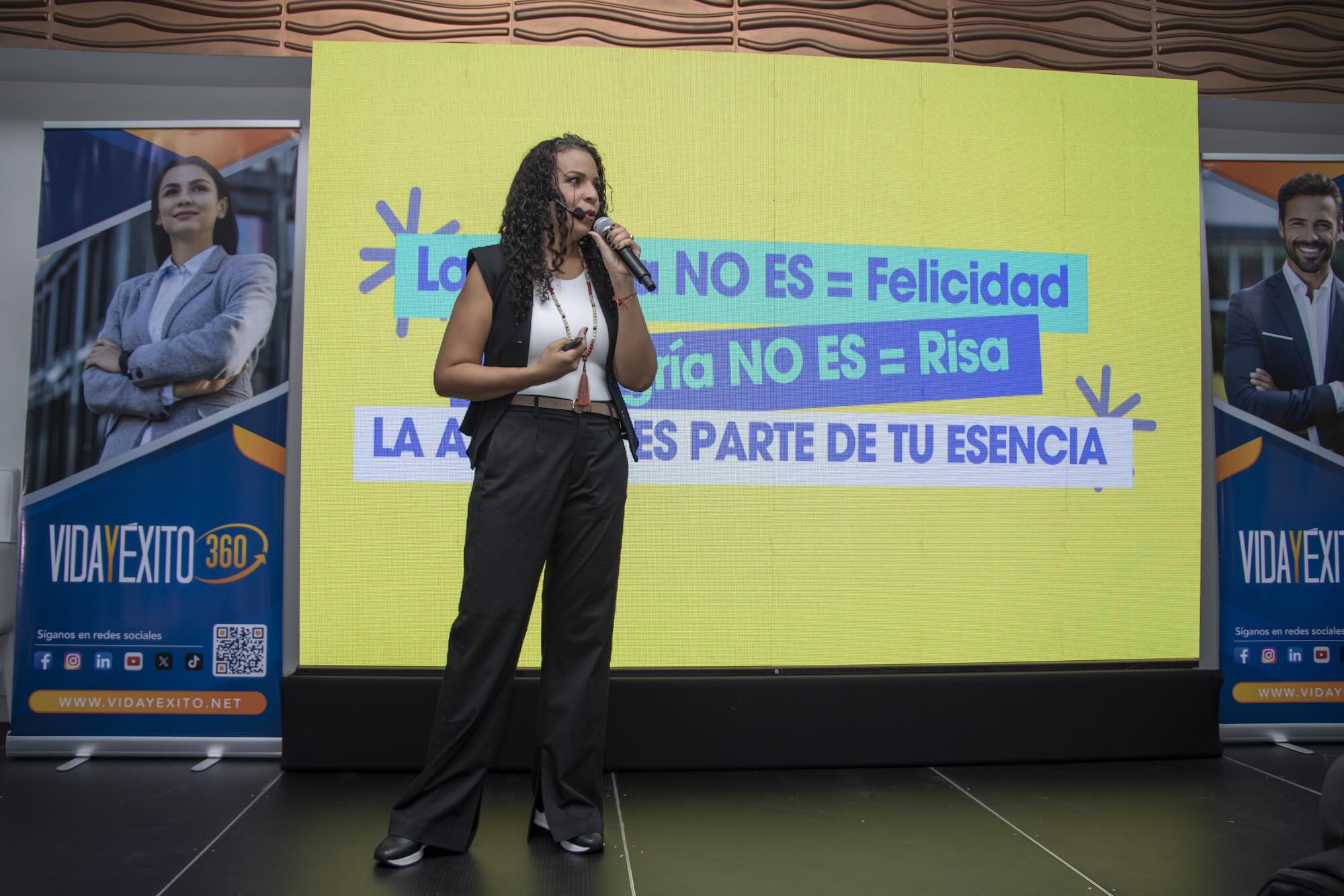 Cómo la risoterapia y el yoga de la risa transforman personas y equipos