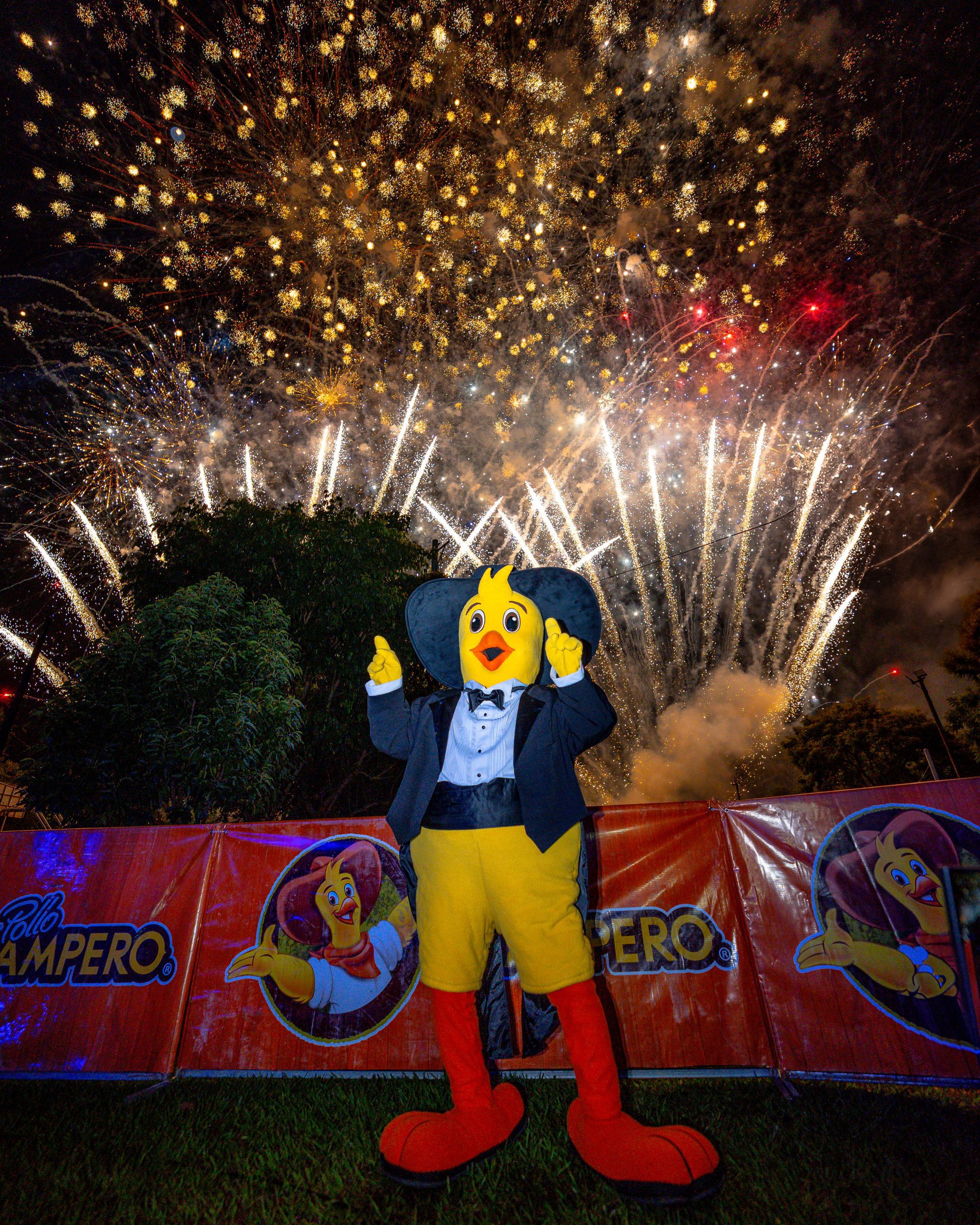 Pollo Campero celebra 35 años iluminando la magia de fin de año con “la noche de los deseos”