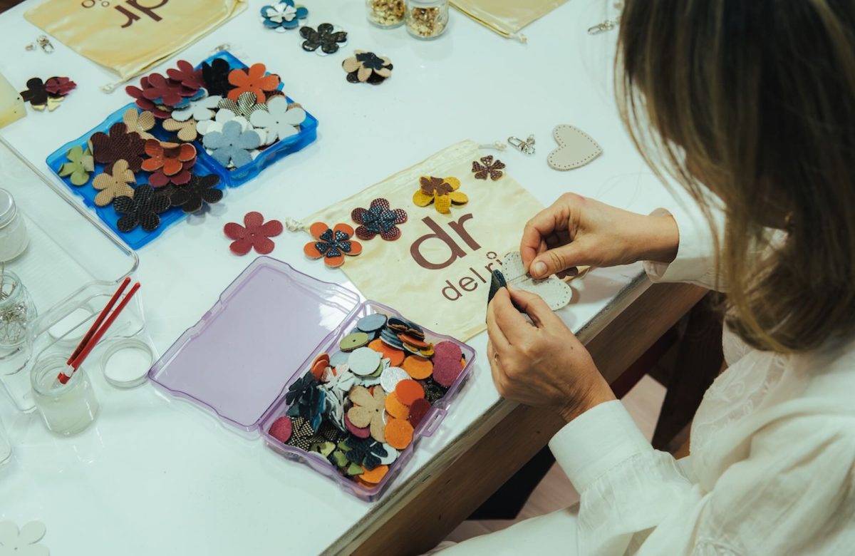 Costa Rica: Del Rio abre un taller para diseñar accesorios en cuero y celebrar lo hecho a mano