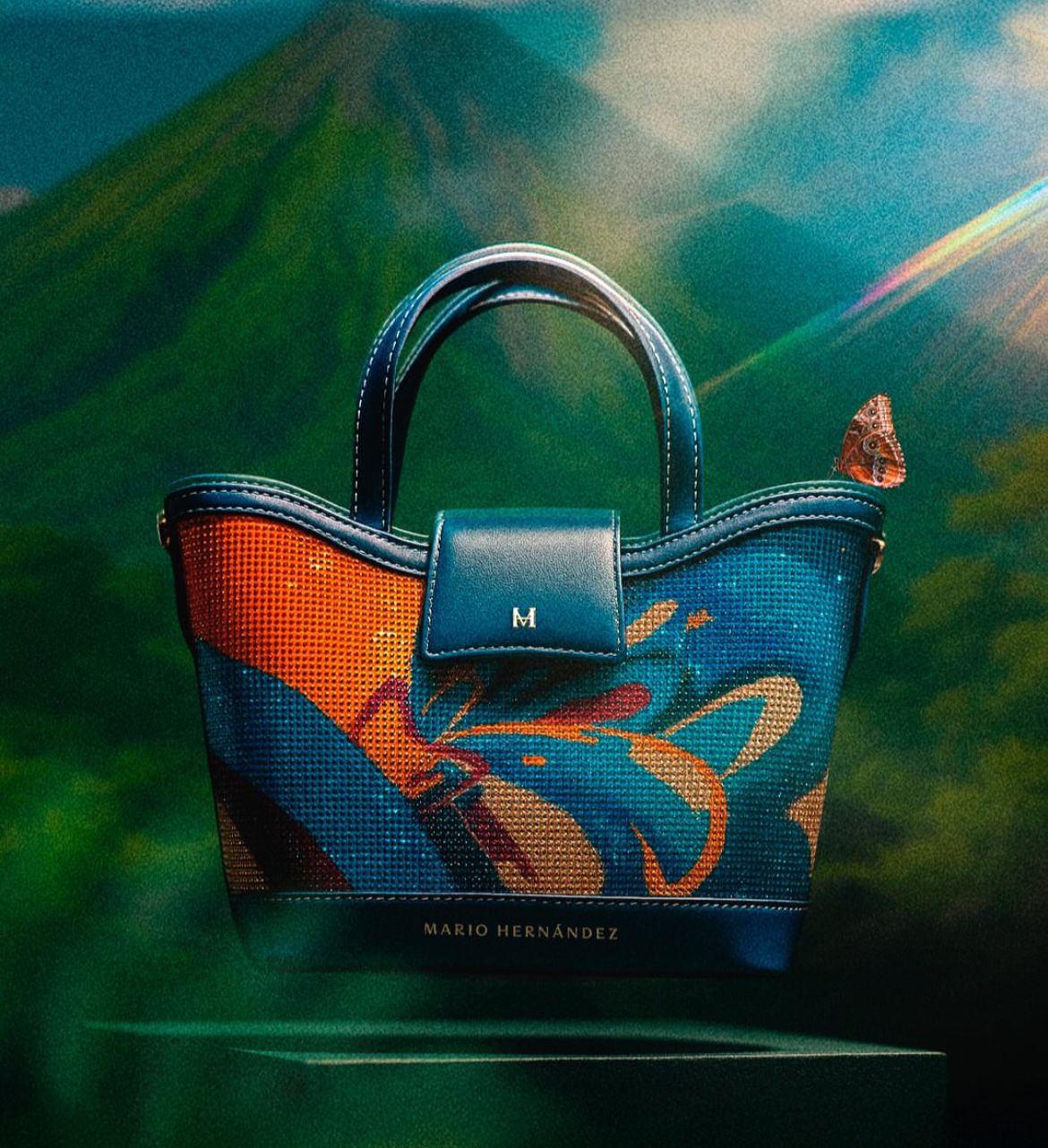 Costa Rica muestra la belleza de su biodiversidad en colección de carteras “Colors of Costa Rica”