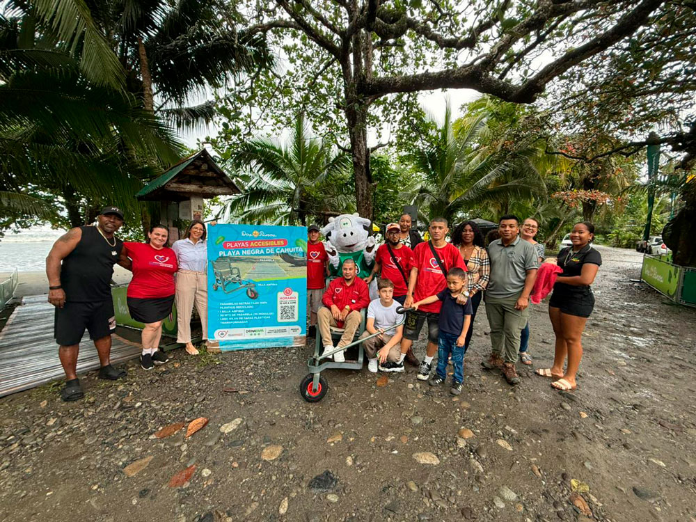Dos Pinos y DONATAPA inauguran playa accesible en Cahuita