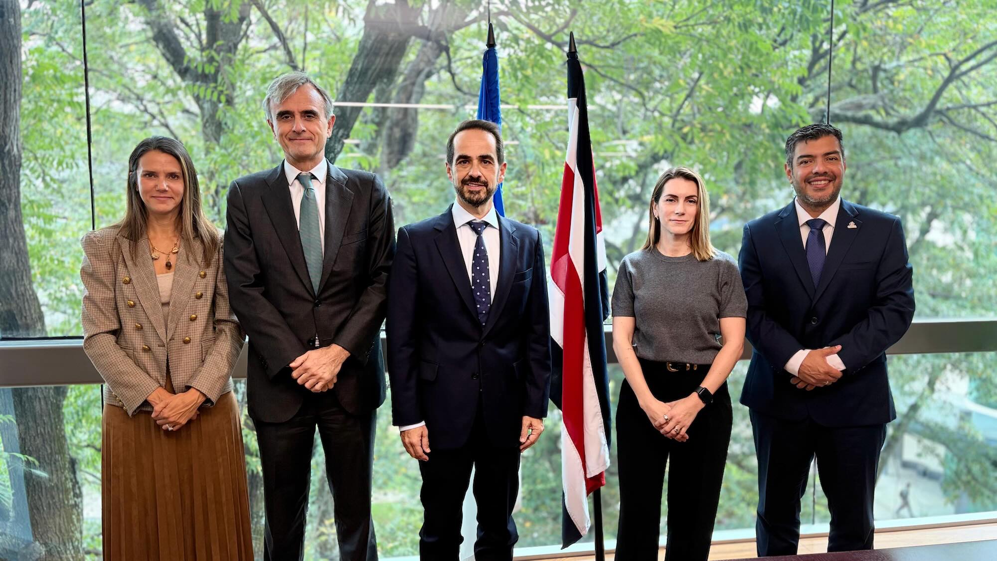 BID, España y CRUSA impulsan agua y saneamiento rurales en Costa Rica