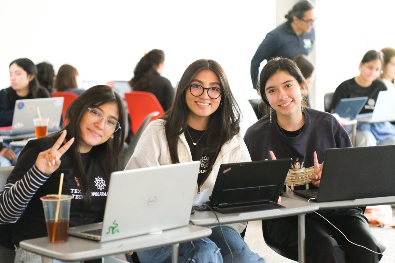 Lanzan hackathon para crear app de detección temprana de cáncer de mama liderado por jóvenes mujeres