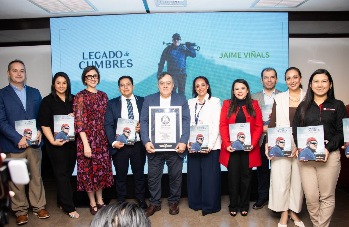 Jaime Viñals presenta “Legado de Cumbres”, su libro inspirado en el Récord Guinness por escalar los 14 volcanes más altos de Guatemala