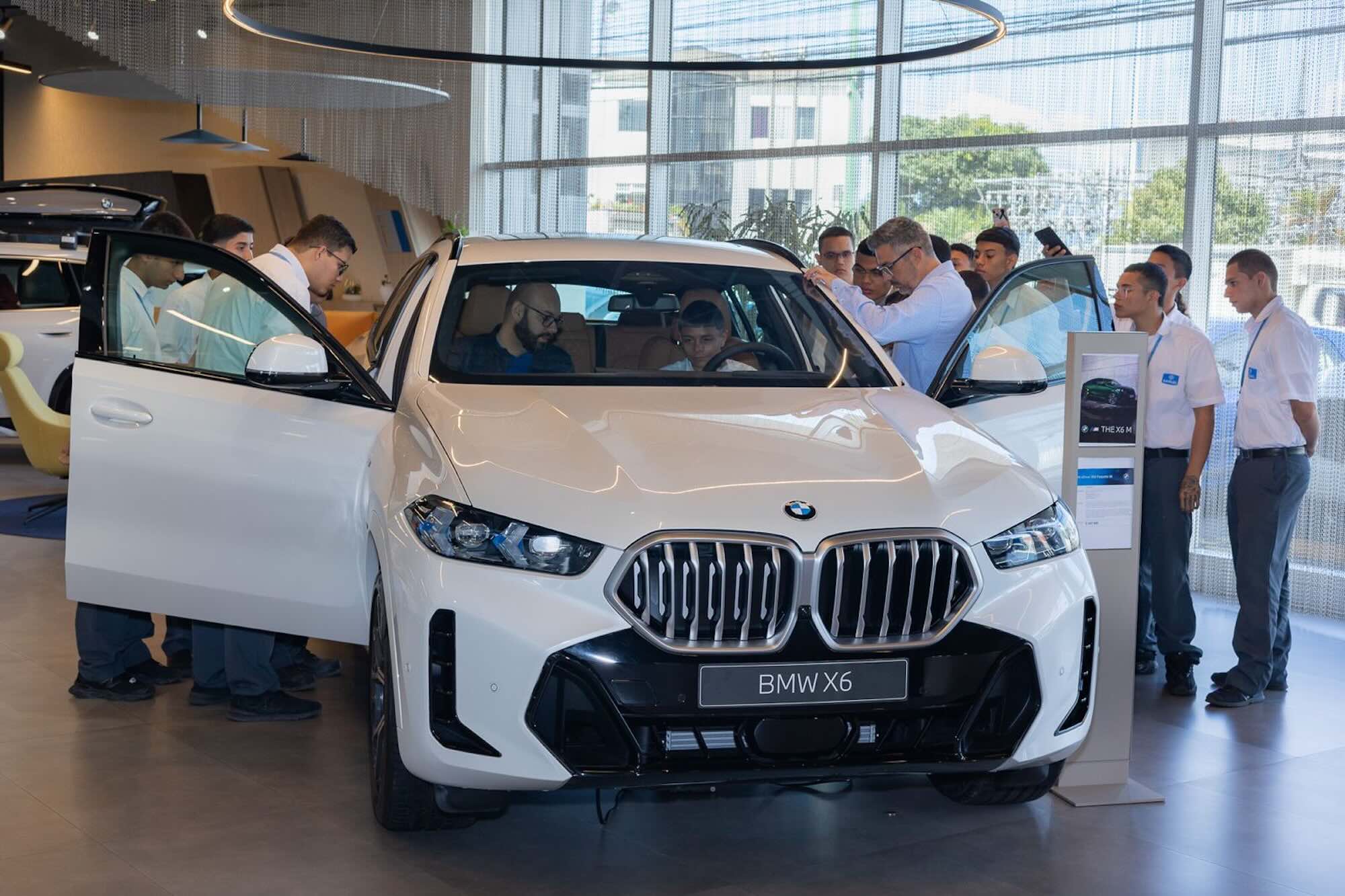 Red Motors potencia el aprendizaje técnico de estudiantes de la Fundación Samuel