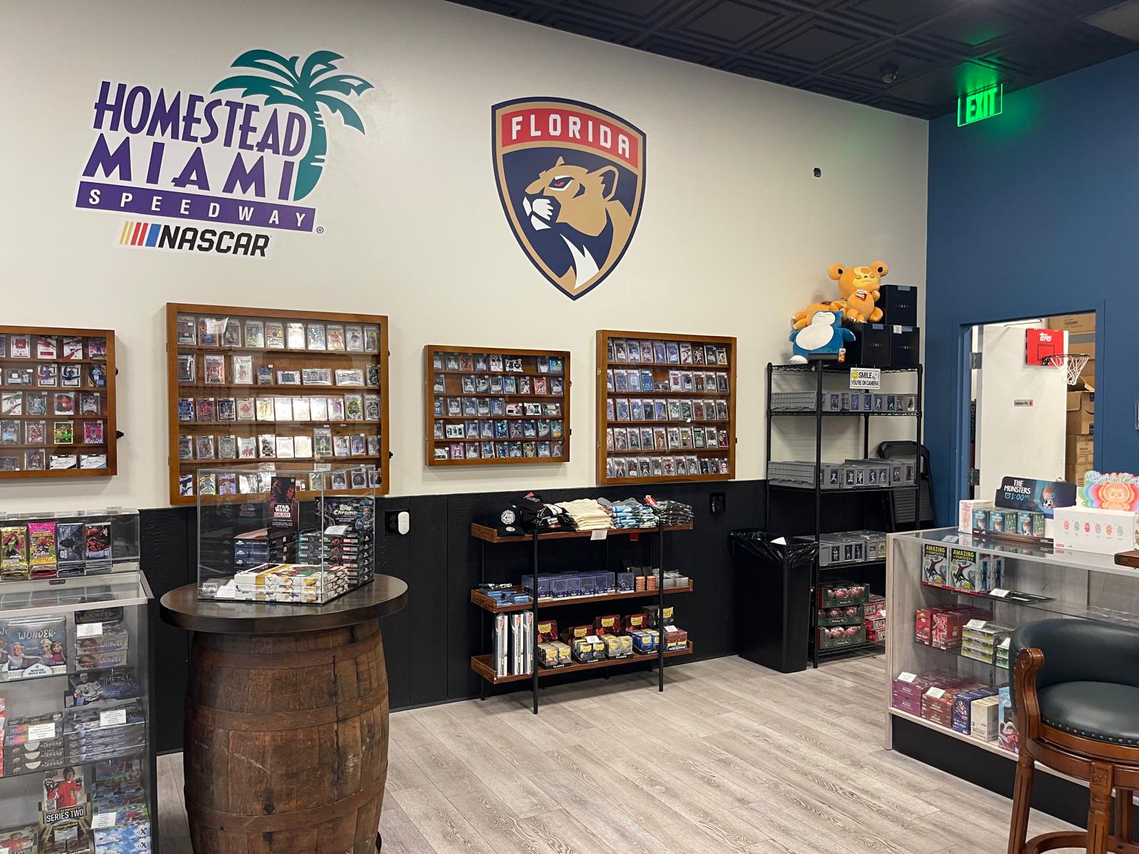 El maravilloso mundo de las tarjetas coleccionables — donde la pasión, la memoria y la alegría se unen en Tombstone Collectibles en Coconut Grove, Miami