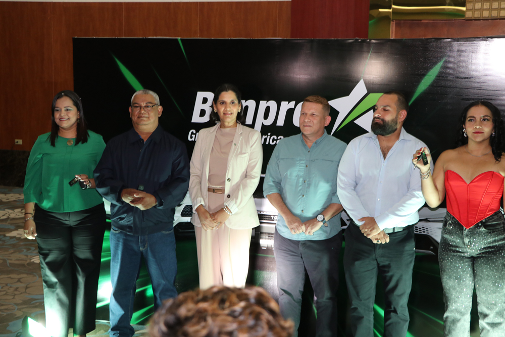 Compraron y ganaron un carro del año