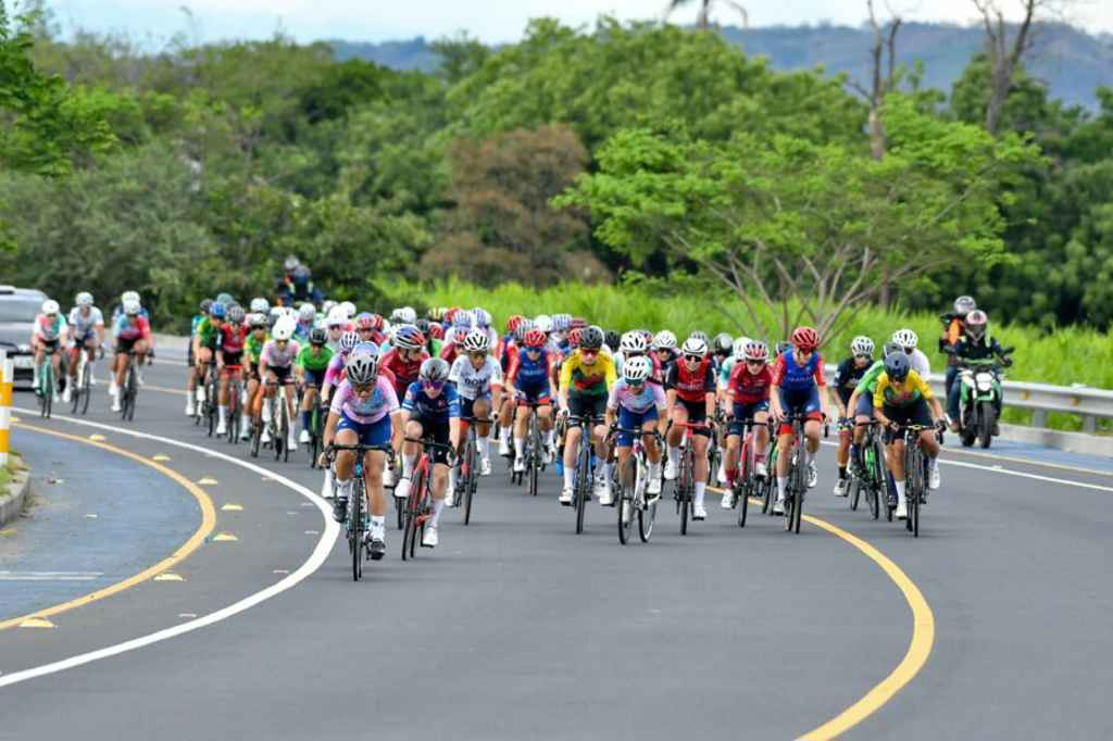 El Salvador acoge tercer tour de ciclismo internacional