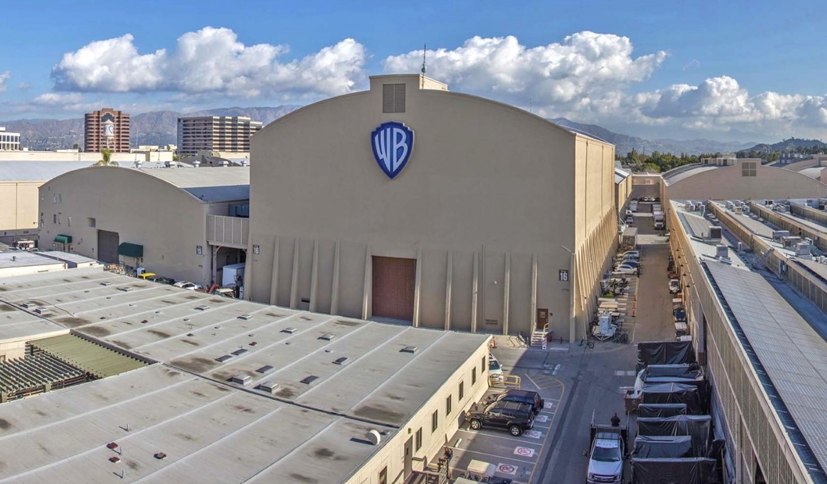 Warner rechaza oferta de Paramount y apuesta por Netflix