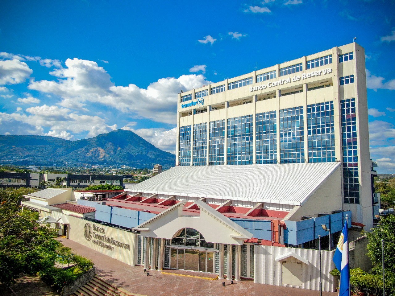 Reservas internacionales de El Salvador subieron 29% en 2025, según BCR